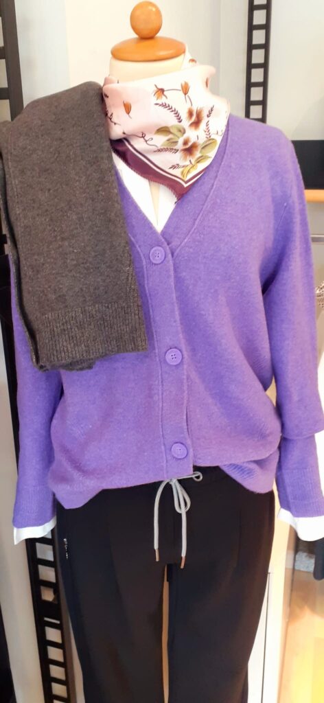 Strickjacken in lila und anthrazit von Cecil