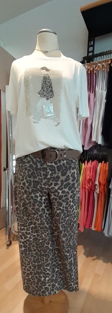 Shirt von Street One und Jeans von Street One