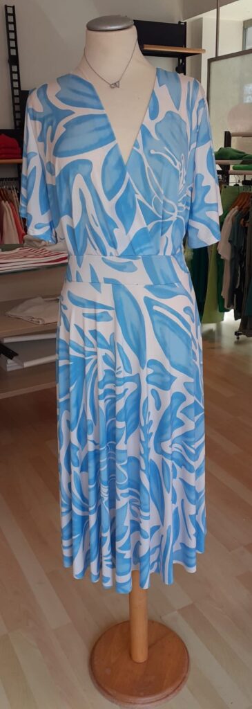 blaues Kleid