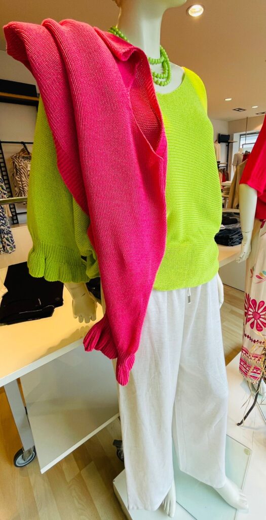 Pullover Baumwolle pink & kiwi und Hose aus Leinen-Viskose.