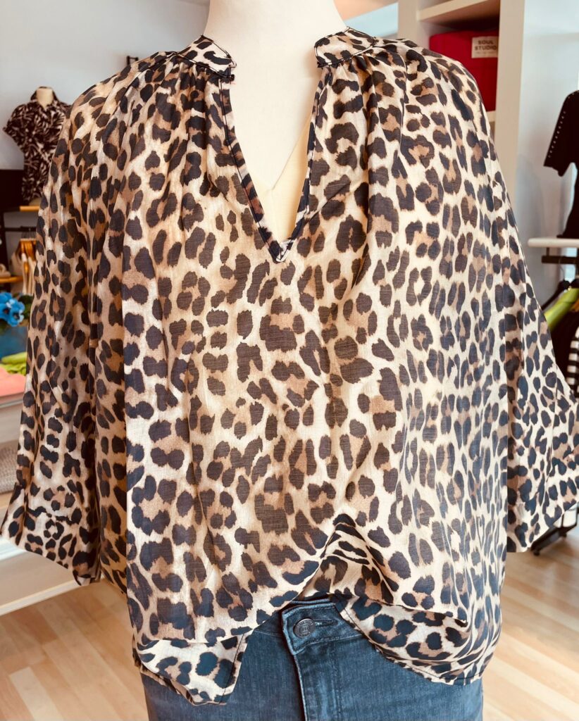 Bluse mit Leo-Druck