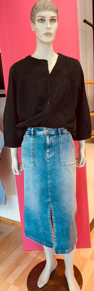Bluse von Street One und Jeansrock von Street One