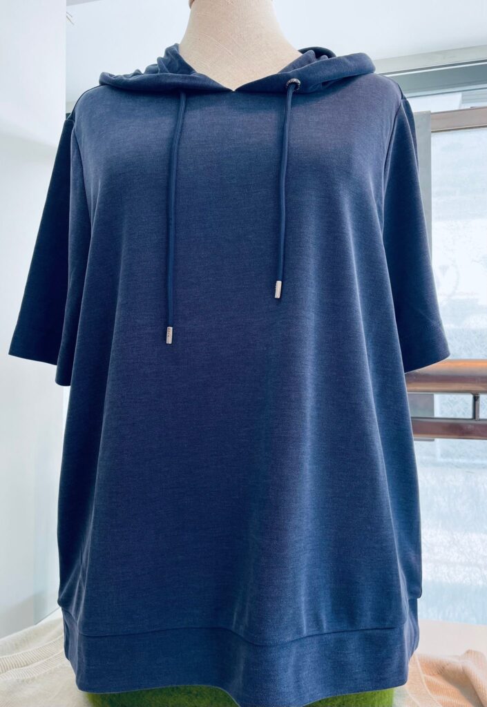Kapuzenshirt in marine von Cecil.
