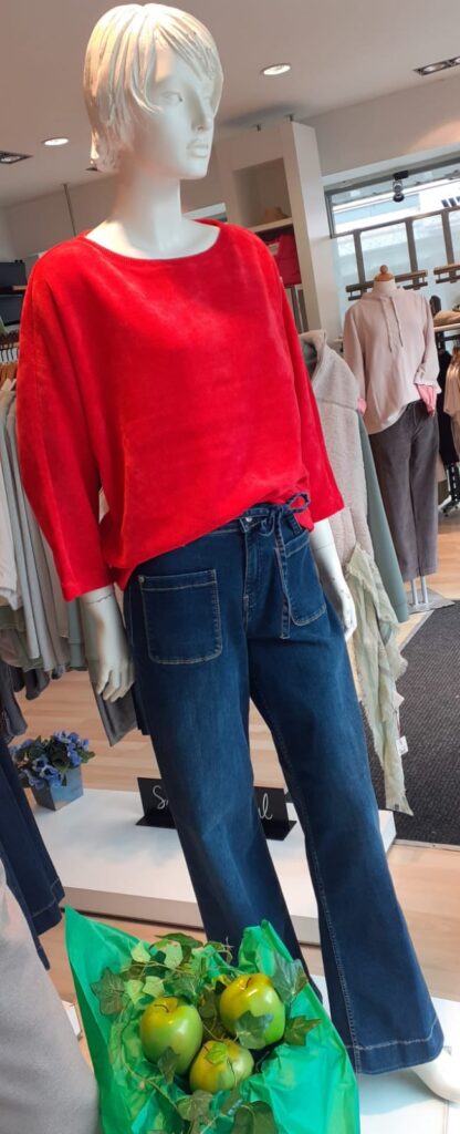 Sweaty von Cecil und Jeans von Blue Fire