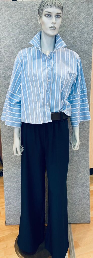 Kurzbluse blau/weiß gestreift und Marlenehose in marine