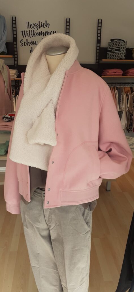 Fake Wool Blouson in Puderrosa von Cecil