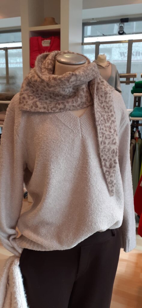 Boucle V-Neck beige von Cecil.