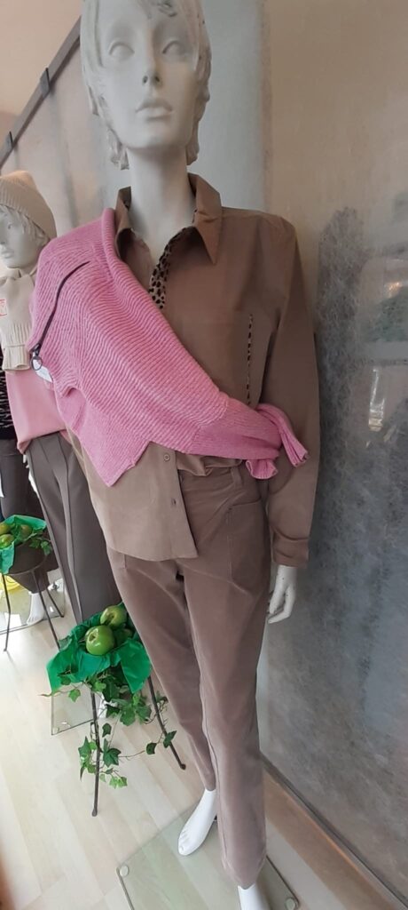 Bluse von Street One, Strick von Cecil und Cordhose von Street One