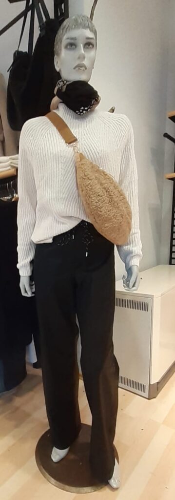 Chenille-Strick von Cecil, Tasche und Hose schwarz gecoated von Cecil