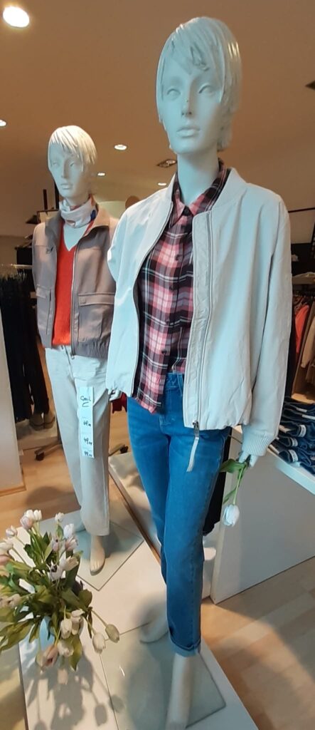 Blouson dust beige von Cecil und Jeans von Blue Fire