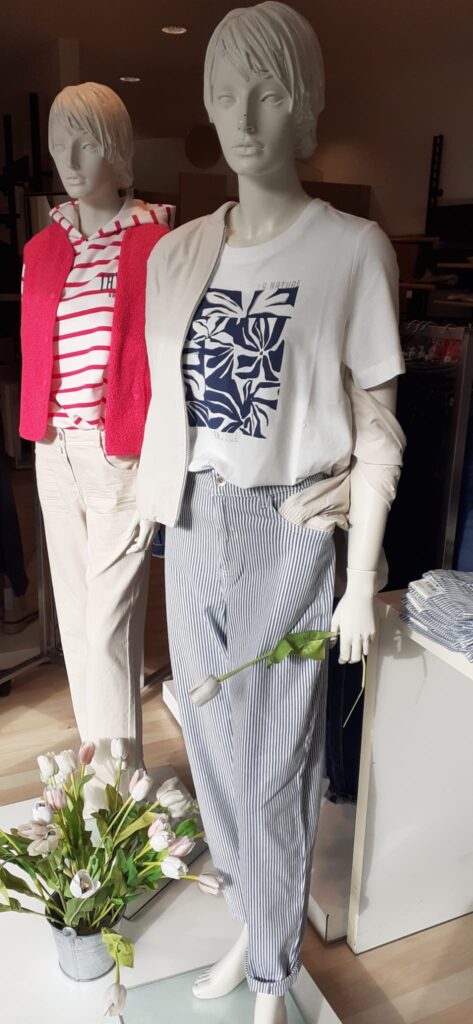 T-Shirt Vanille-White von Cecil, Blouson dust beige von Cecil und Balloon Seaside Strip Hose von Blue Fire