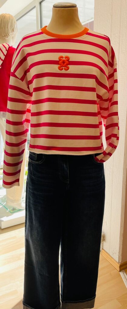 Sweatshirt gestreift von Smith & Soul und Jeans Wide Leg mit Umschlag von Cecil