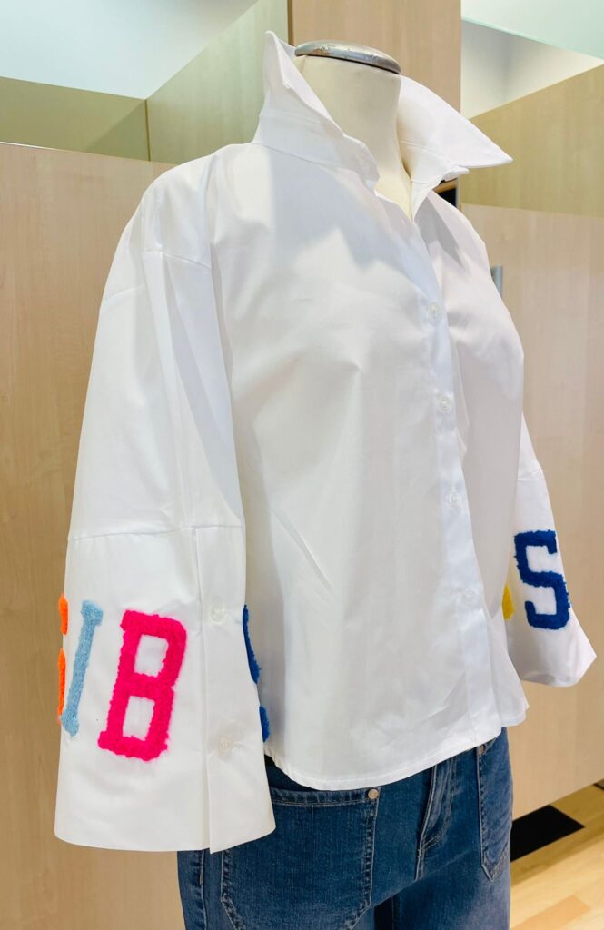 Bluse mit den Details an den Ärmeln