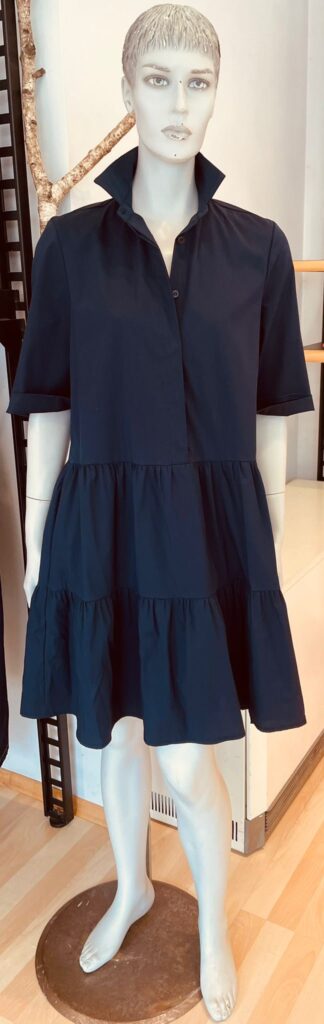 Kleid in navy