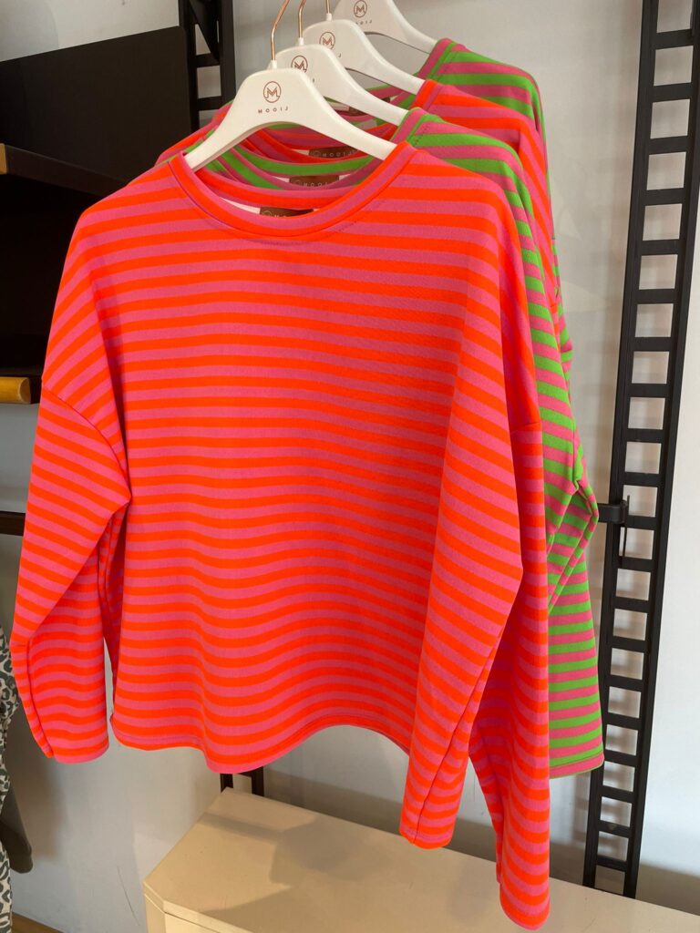 Shirts, zweifarbig gestreift