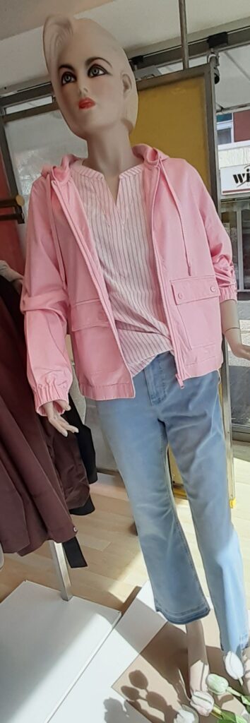 Bluse von Cecil, Jacke von Cecil und Jeans von Blue Fire