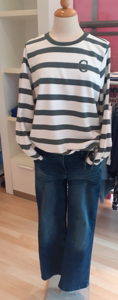Sweaty von Cecil und Bootcut Jeans von Cecil