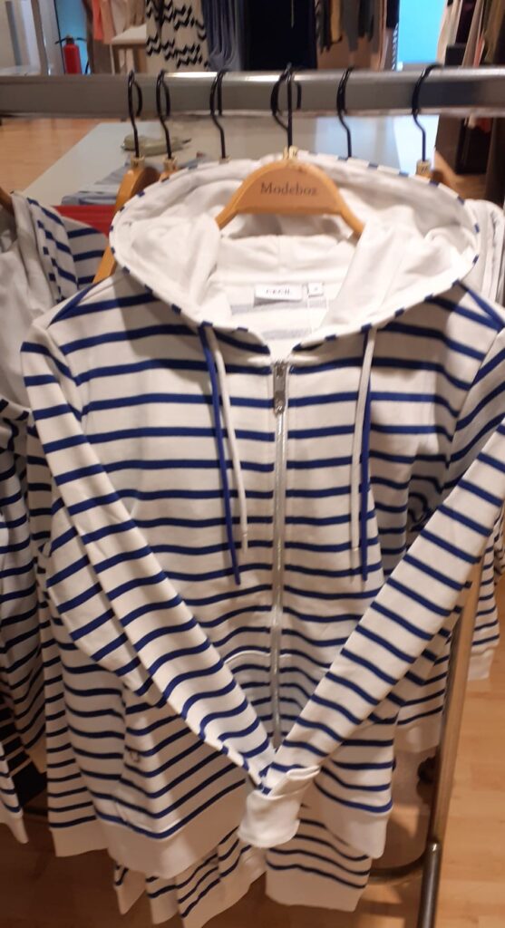 Sweatjacke weiß/deep river blue gestreift von Cecil