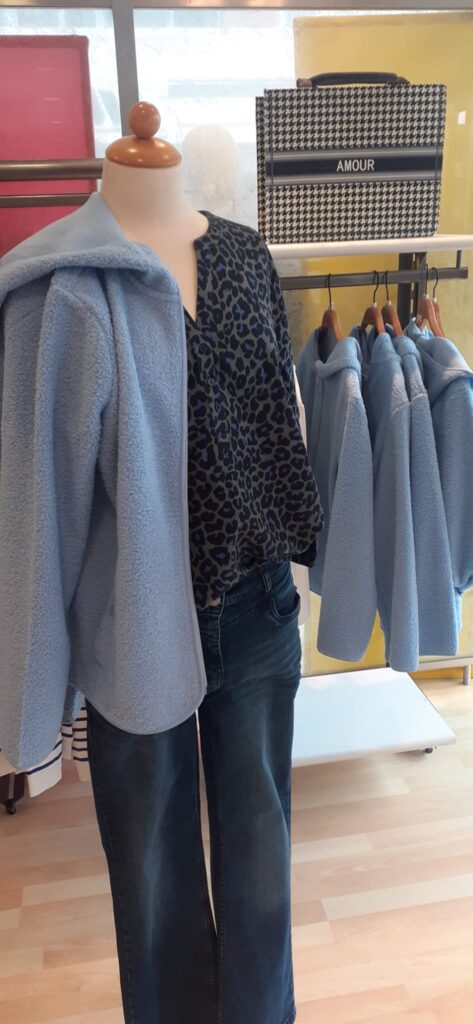 Leobluse von Cecil und Teddyjacke von Cecil