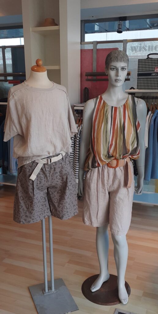 Shirt, Top und Shorts