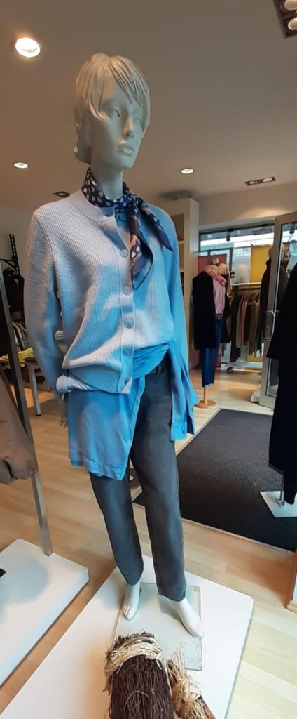 tructured Cosy Cardigan in hellblau von Cecil