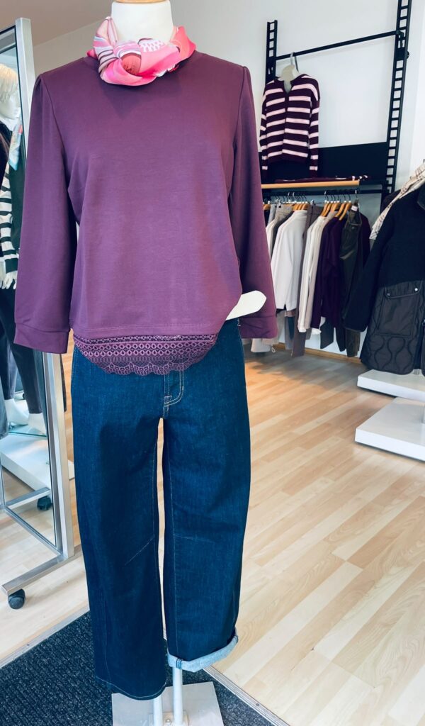 Shirt 3/4-Arm in Bordeaux mit Spitze von Street One, Tuch, Barrel Jeans von Blue Fire und Gürtel