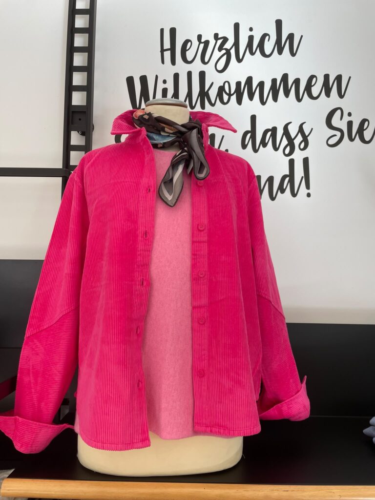 pinke Cordbluse von Cecil, rosa Pullover von Cecil und Tuch